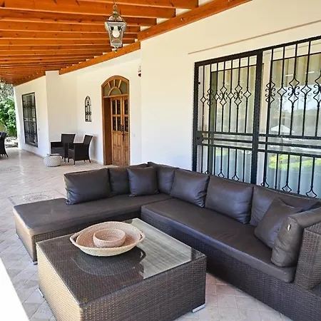 Sleeps 8 Pool Air Con Wifi * Bitez