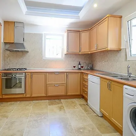 Sleeps 8 Pool Air Con Wifi Villa