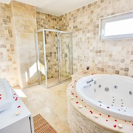 Sleeps 8 Pool Air Con Wifi Villa *