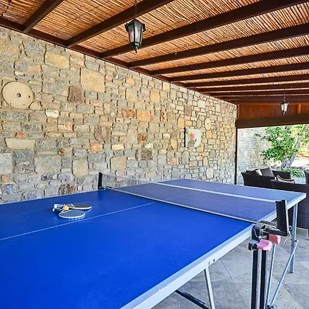 Sleeps 8 Pool Air Con Wifi Bitez