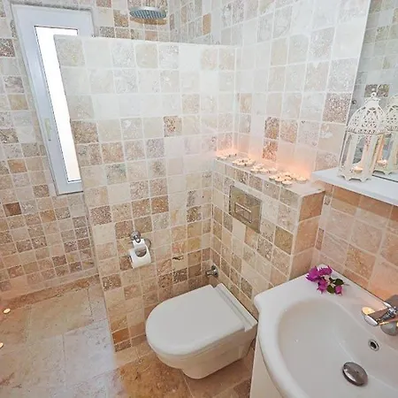 Sleeps 8 Pool Air Con Wifi Willa *
