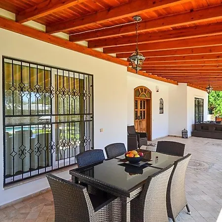 Sleeps 8 Pool Air Con Wifi Willa *
