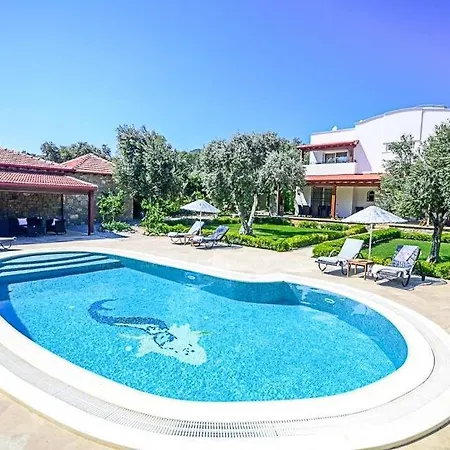 Willa Sleeps 8 Pool Air Con Wifi