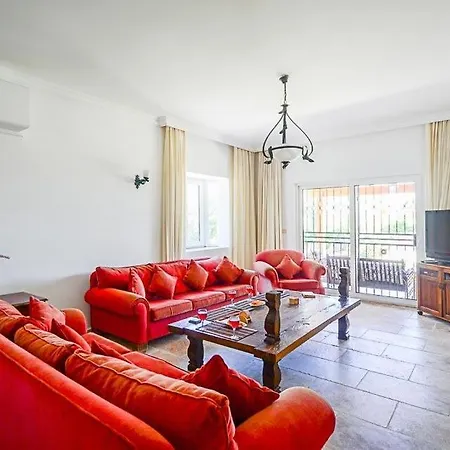 Villa Sleeps 8 Pool Air Con Wifi *