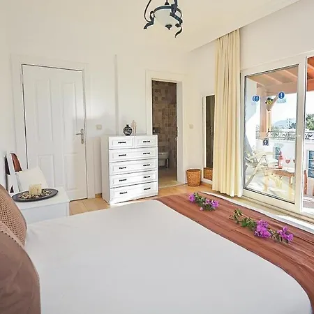 Sleeps 8 Pool Air Con Wifi * Bitez